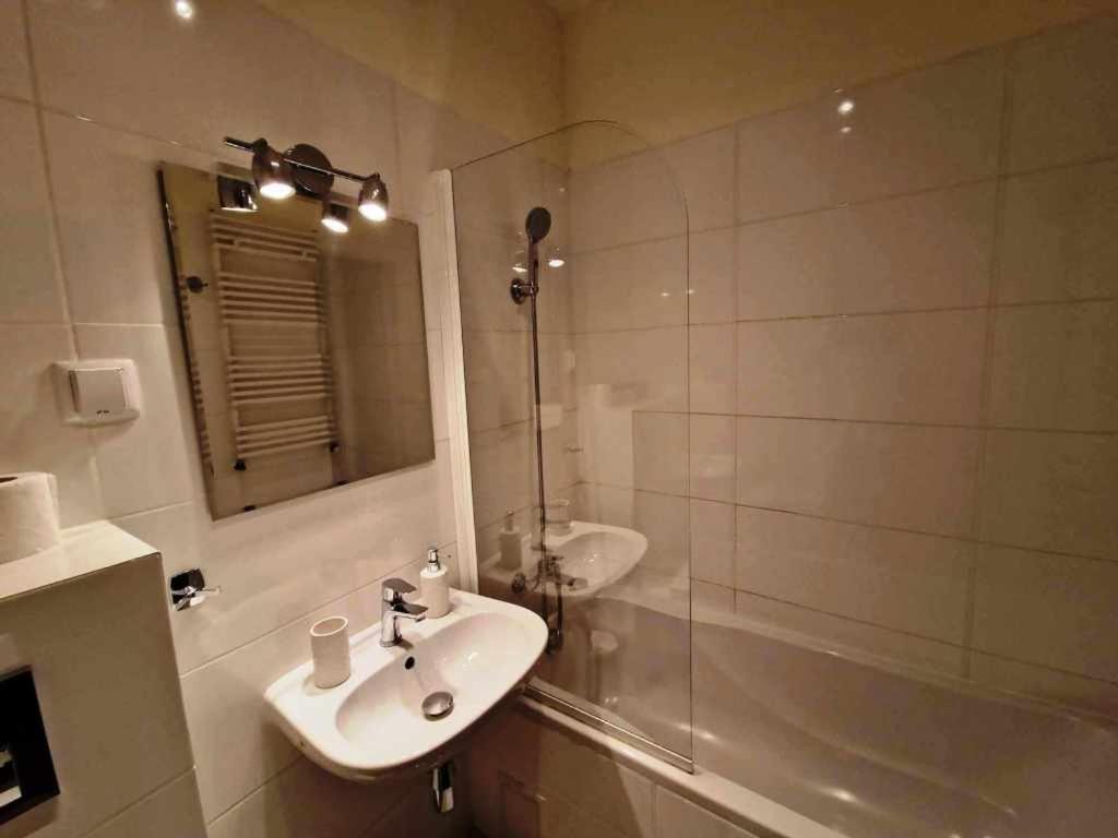 Great Apart Kabaty Varsovia Exterior foto